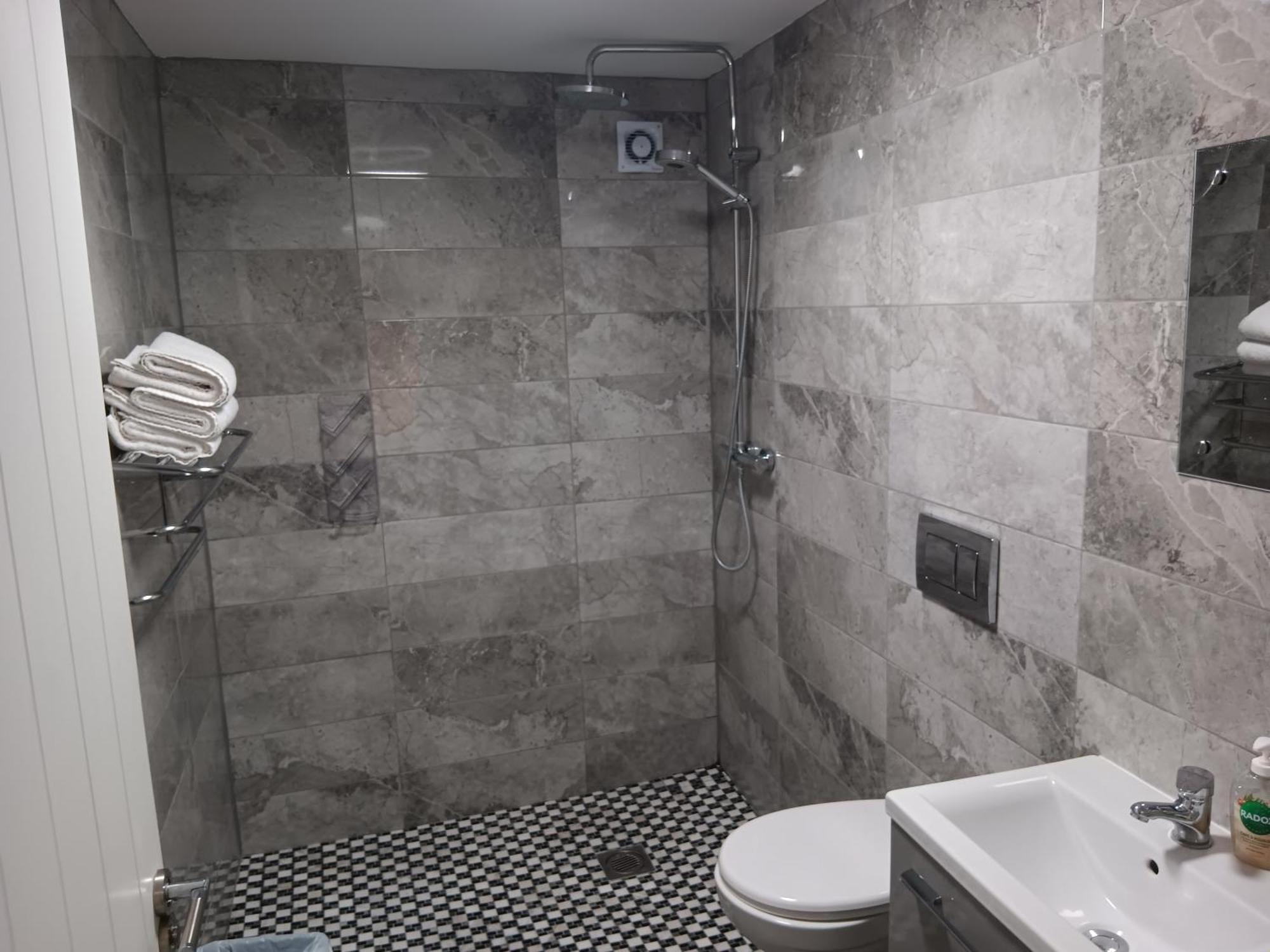 Matty'S Pub - Apartment'S Carlow Kamer foto