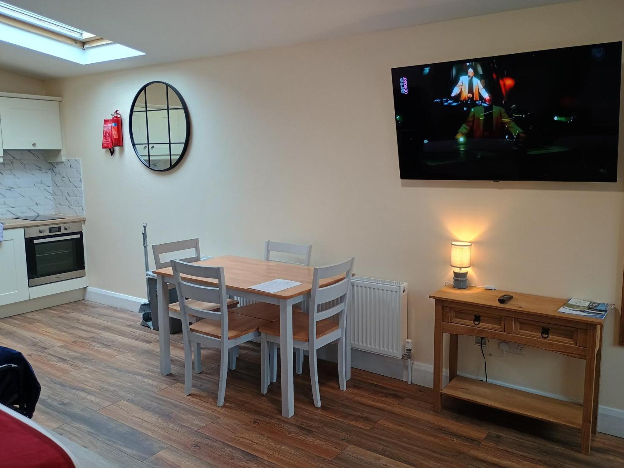 Matty'S Pub - Apartment'S Carlow Kamer foto